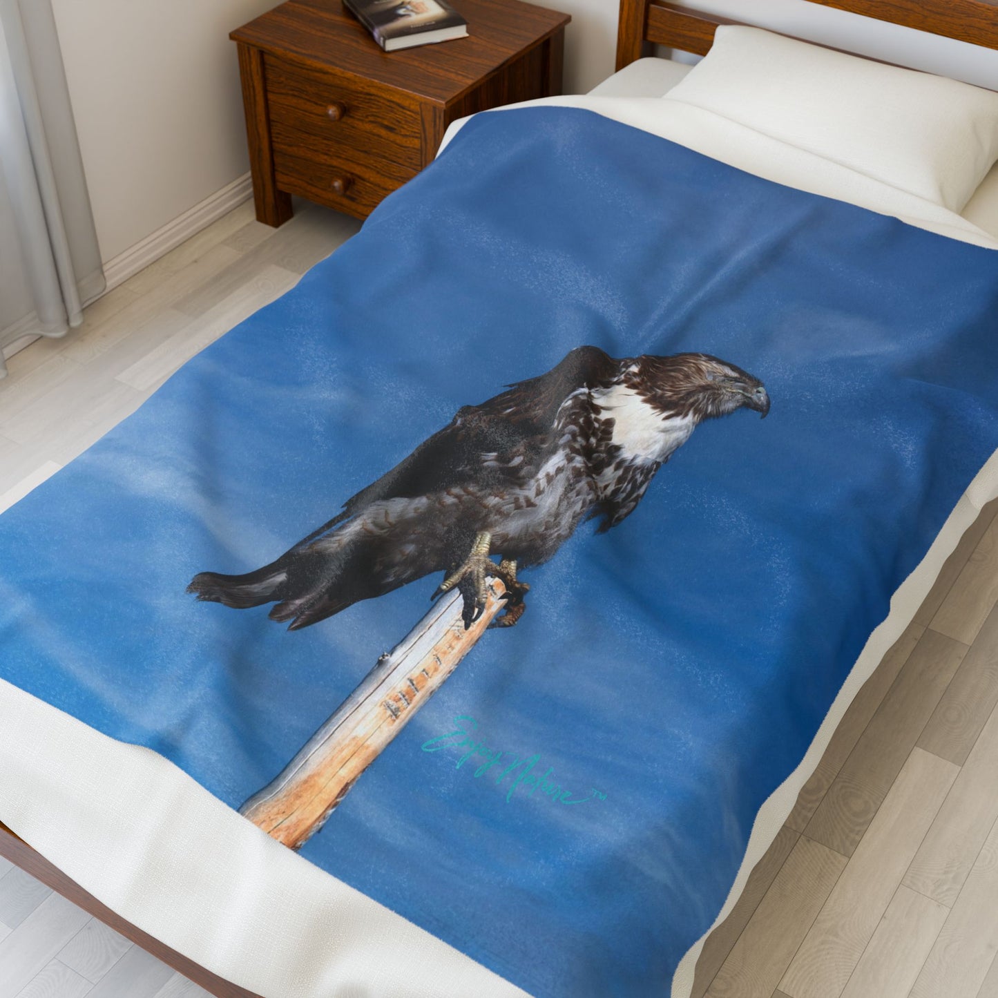 Osprey Velveteen Plush Blanket – Nature-Inspired Comfort for Bird and Wildlife Lovers